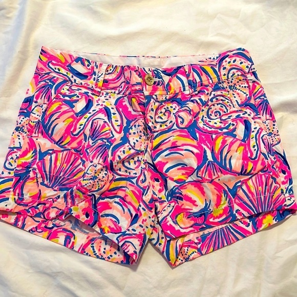 Lilly Pulitzer // The Callahan 5” Short Seashell Print - Picture 1 of 6